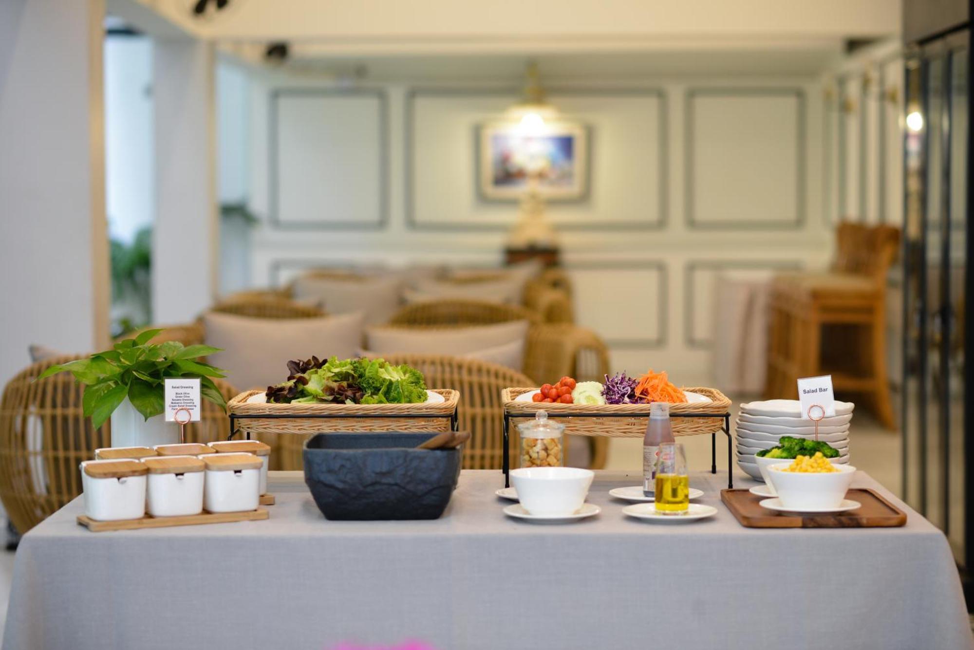 Villa De Pranakorn Μπανγκόκ Εξωτερικό φωτογραφία A salad bar