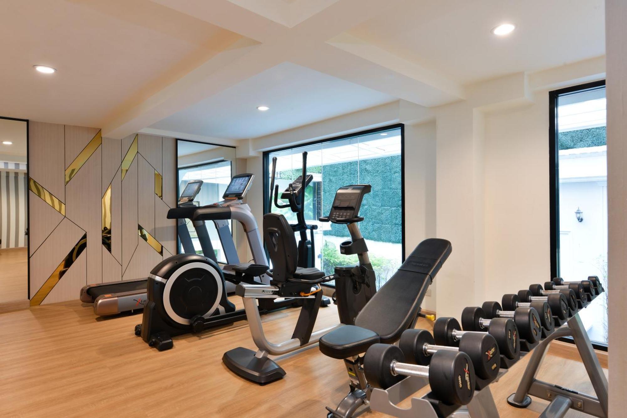 Villa De Pranakorn Μπανγκόκ Εξωτερικό φωτογραφία The gym at the hotel