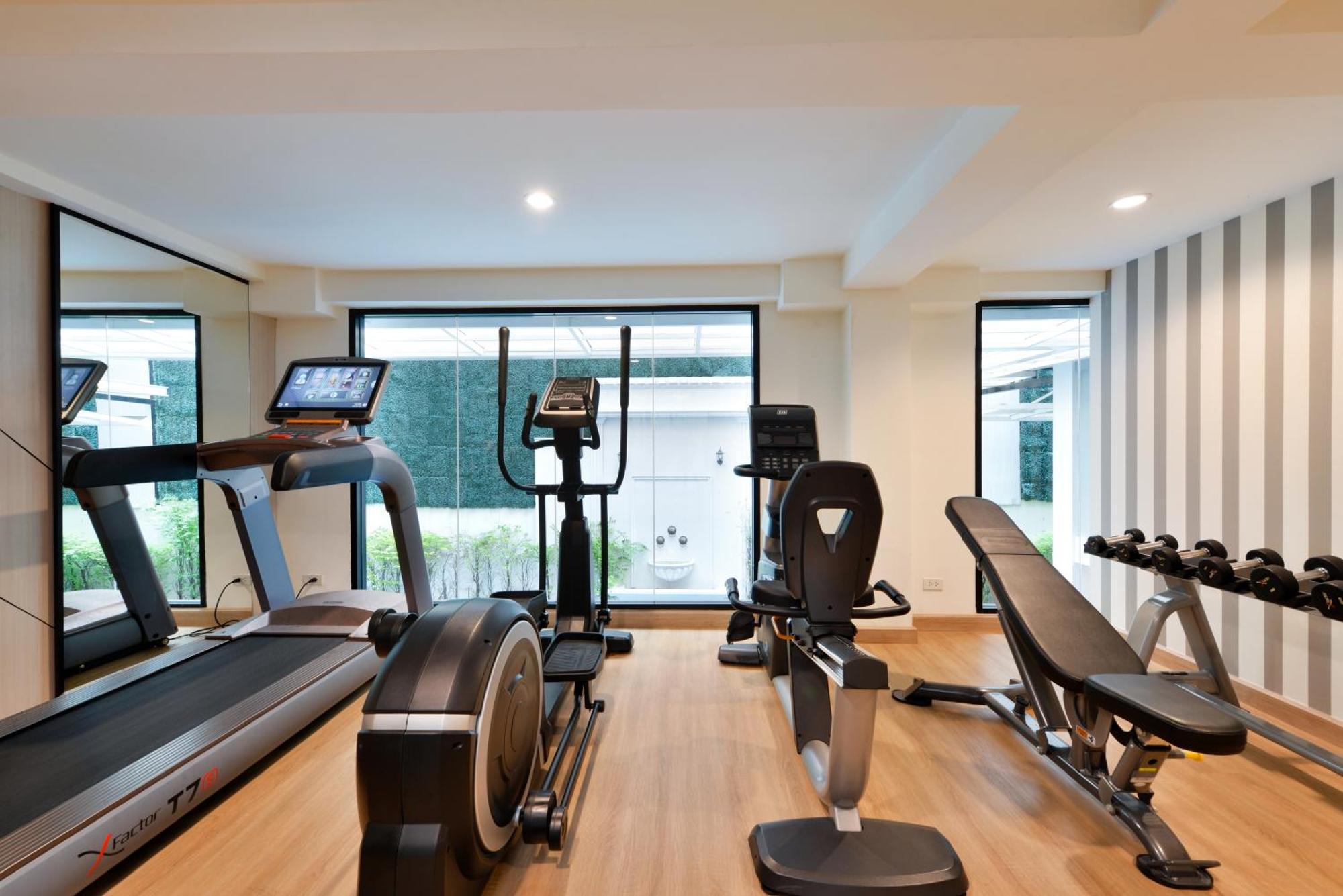 Villa De Pranakorn Μπανγκόκ Εξωτερικό φωτογραφία The gym at the hotel