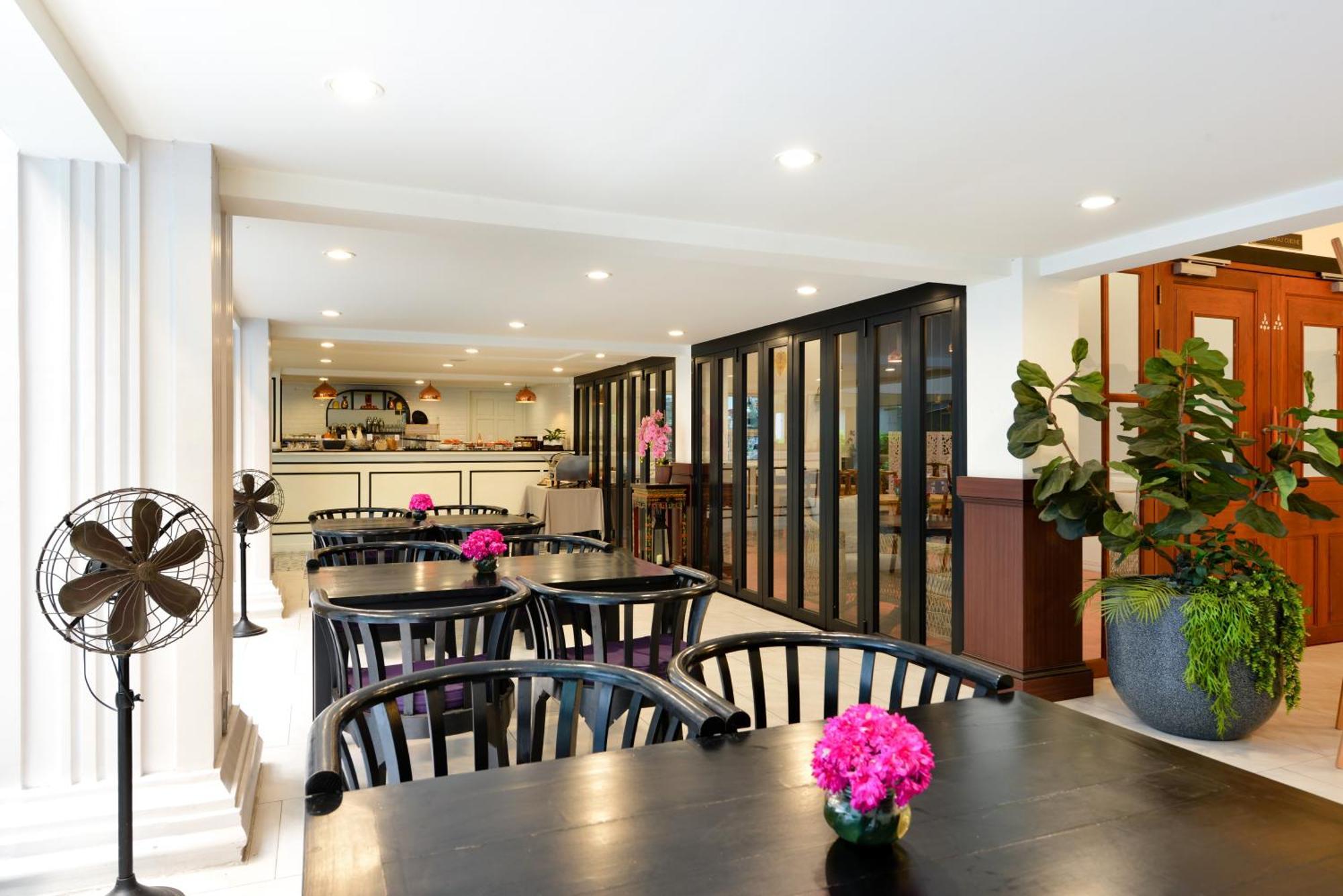 Villa De Pranakorn Μπανγκόκ Εξωτερικό φωτογραφία The interior of the restaurant