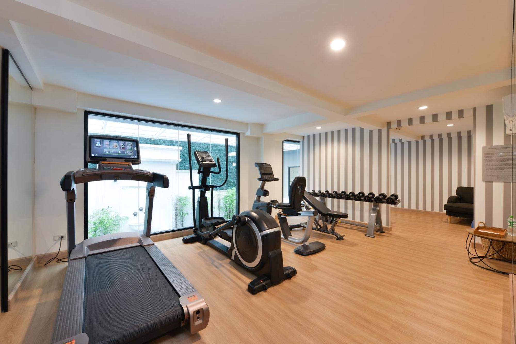 Villa De Pranakorn Μπανγκόκ Εξωτερικό φωτογραφία A gym at a hotel