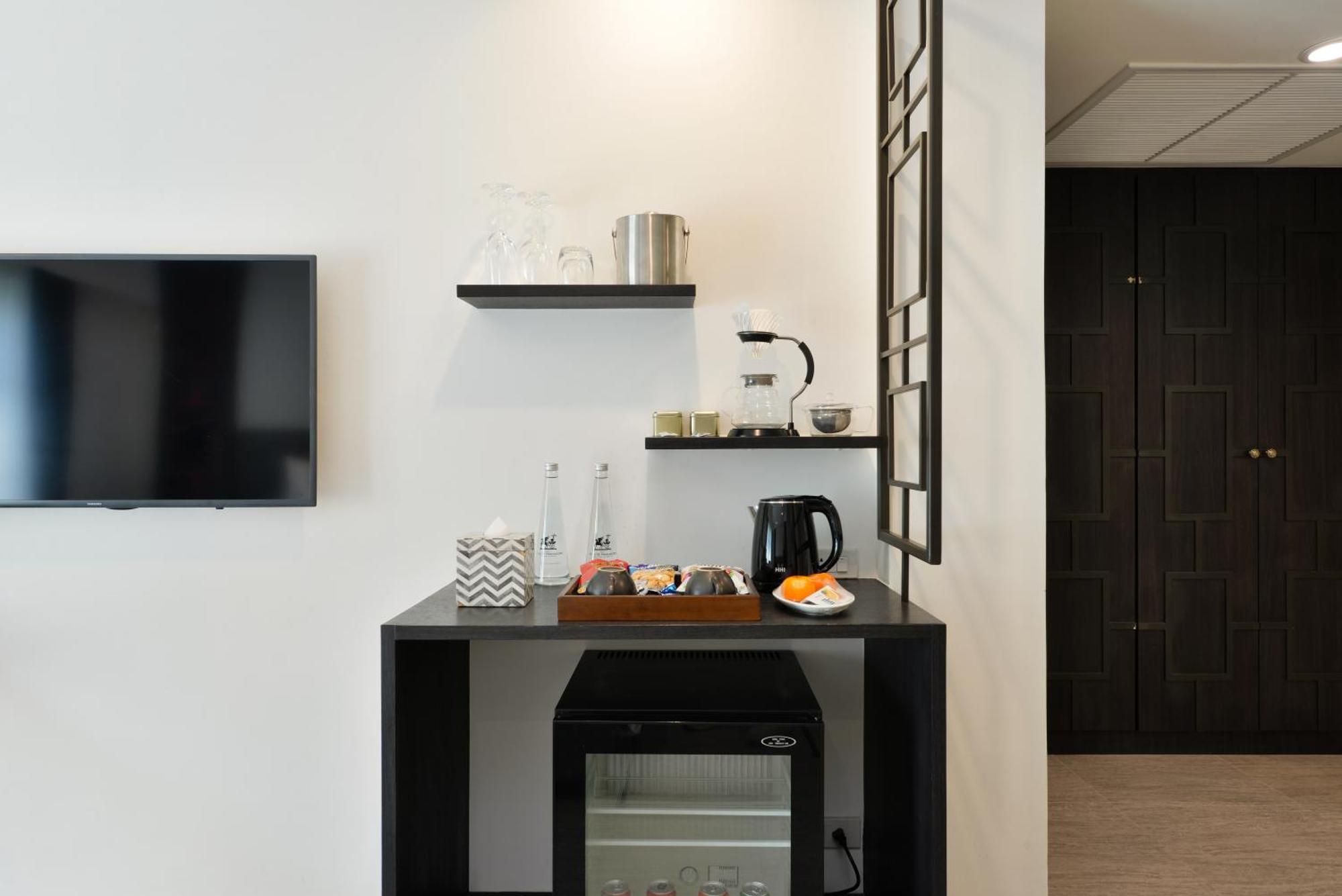 Villa De Pranakorn Μπανγκόκ Εξωτερικό φωτογραφία A wet bar in a hotel room