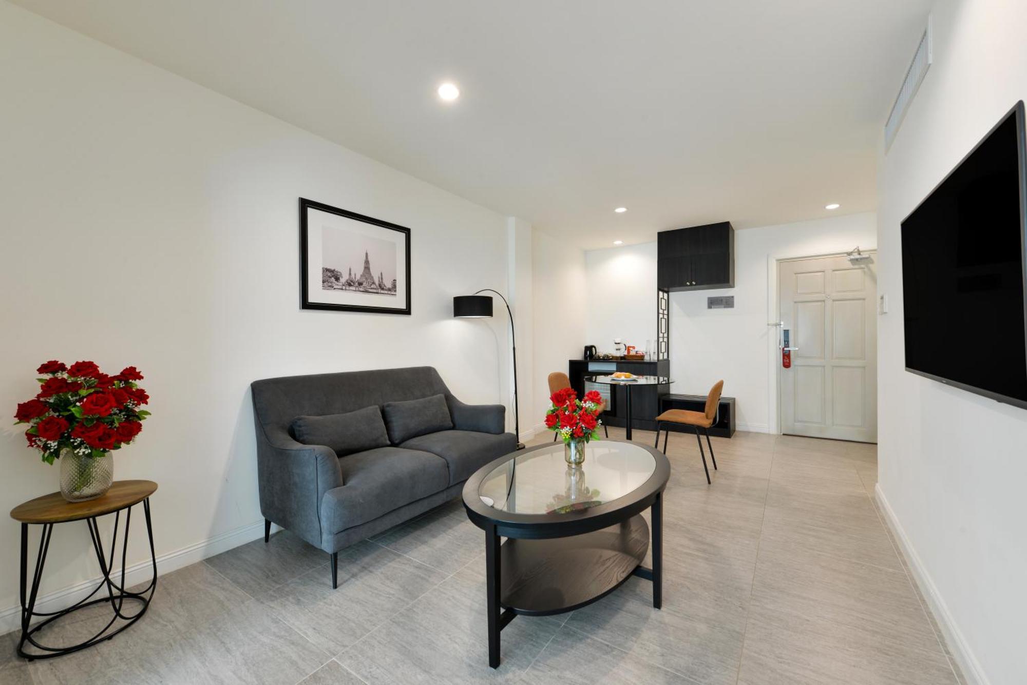Villa De Pranakorn Μπανγκόκ Εξωτερικό φωτογραφία A staged living room