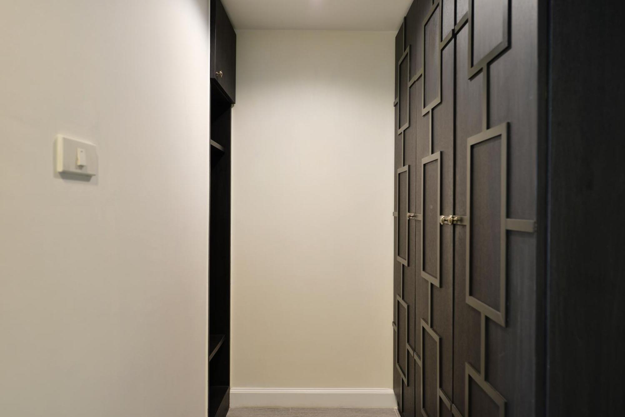 Villa De Pranakorn Μπανγκόκ Εξωτερικό φωτογραφία A typical residential locker room at the University of Toronto
