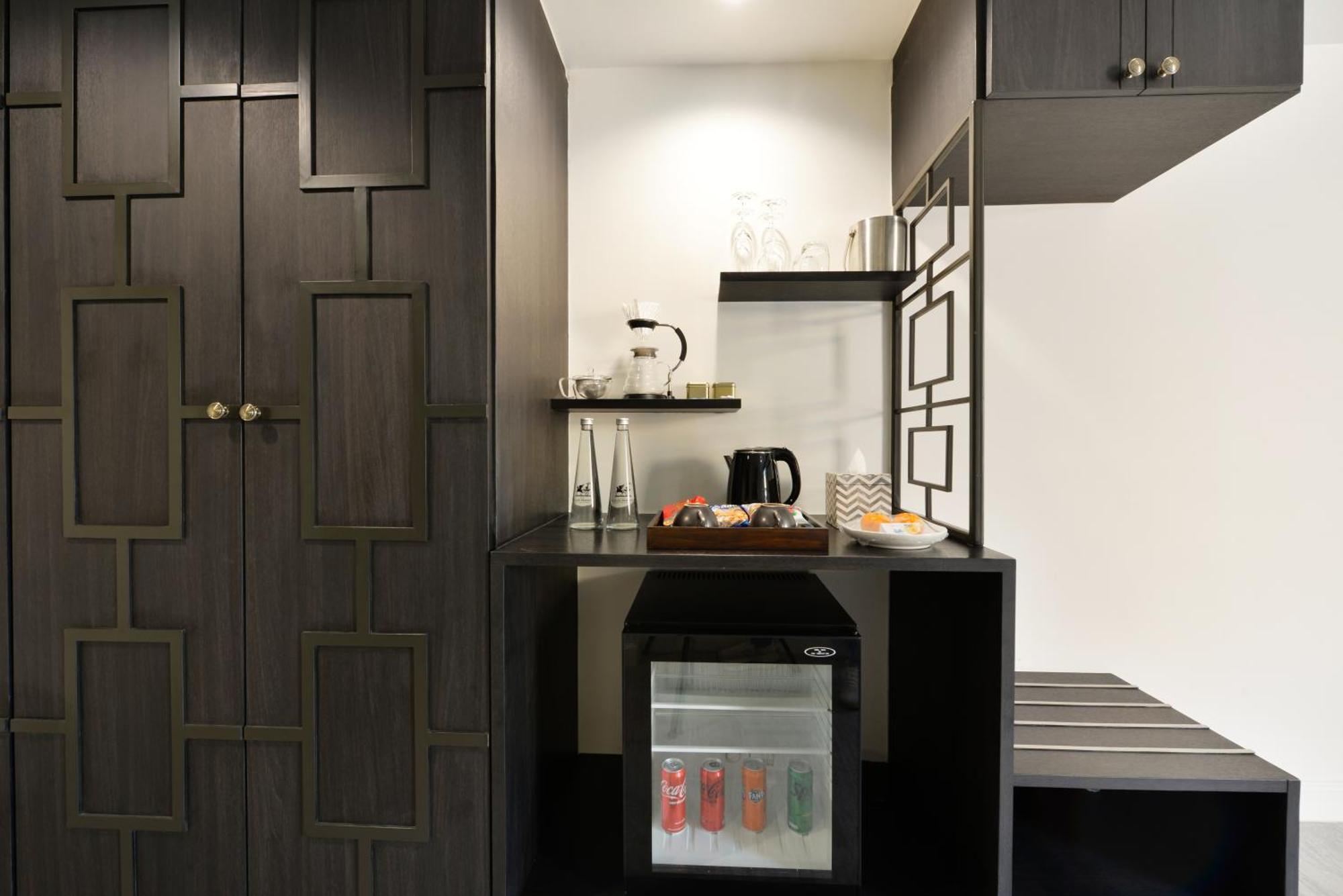 Villa De Pranakorn Μπανγκόκ Εξωτερικό φωτογραφία A wet bar in a hotel room