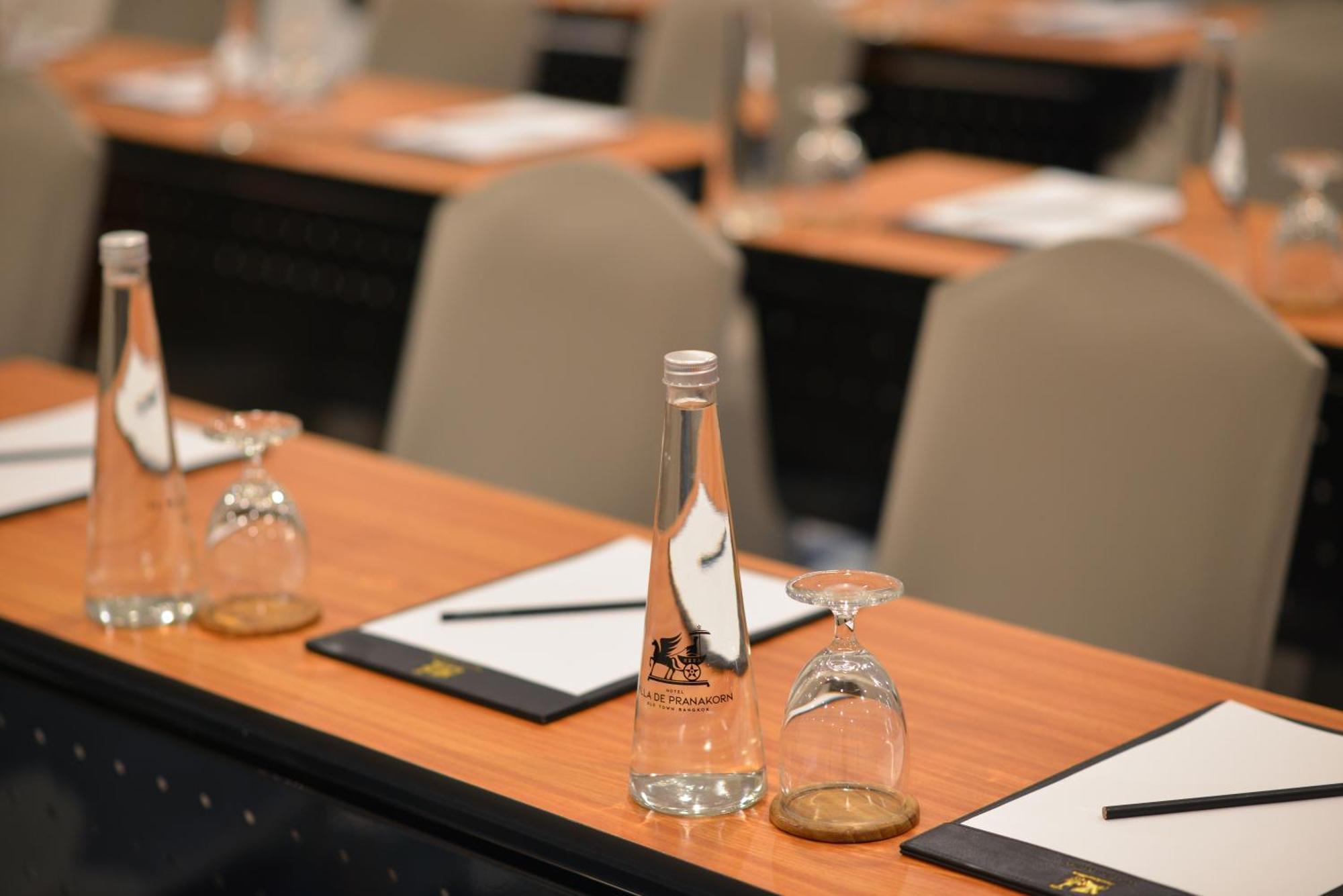 Villa De Pranakorn Μπανγκόκ Εξωτερικό φωτογραφία A meeting room at the hotel