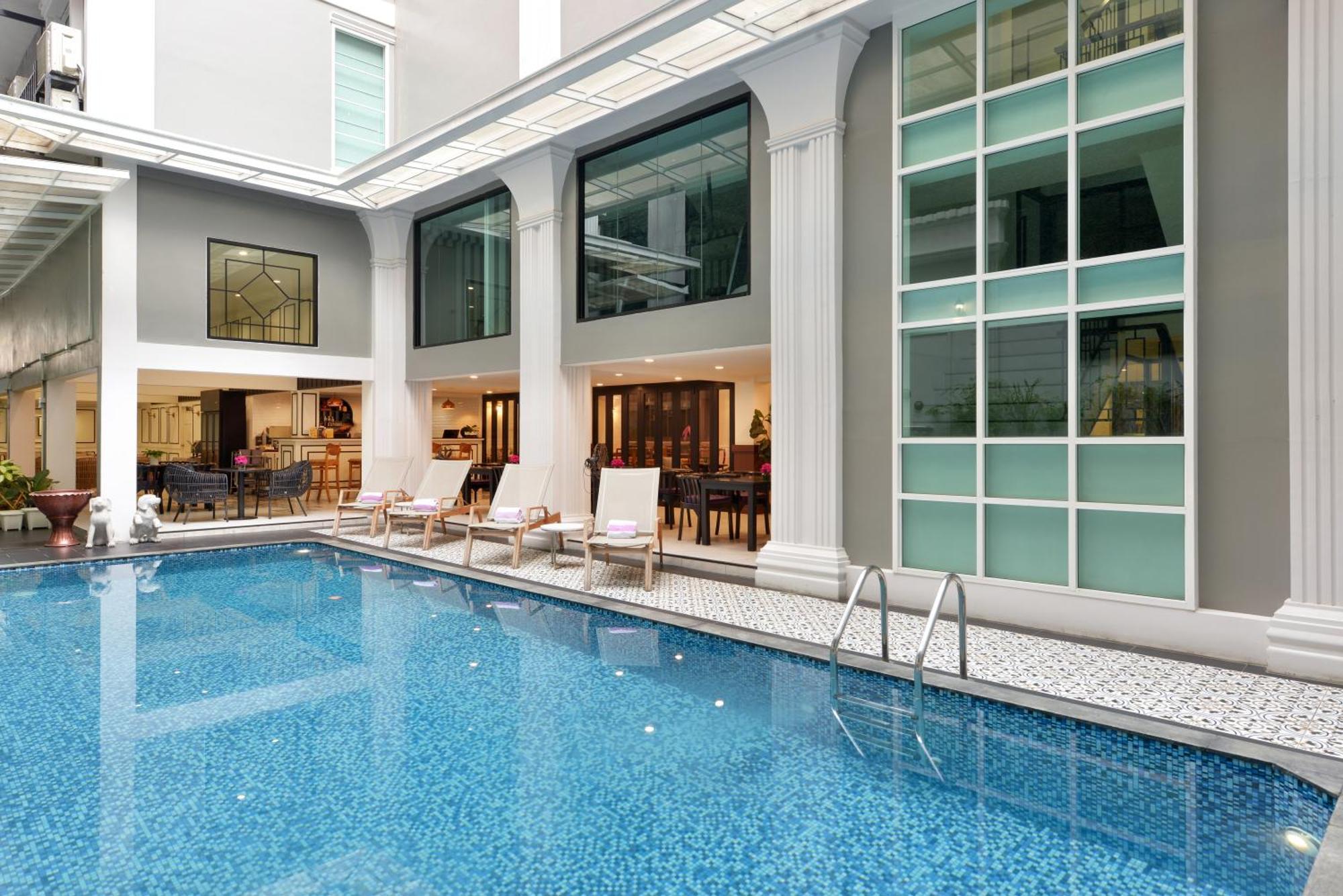 Villa De Pranakorn Μπανγκόκ Εξωτερικό φωτογραφία The swimming pool at the hotel
