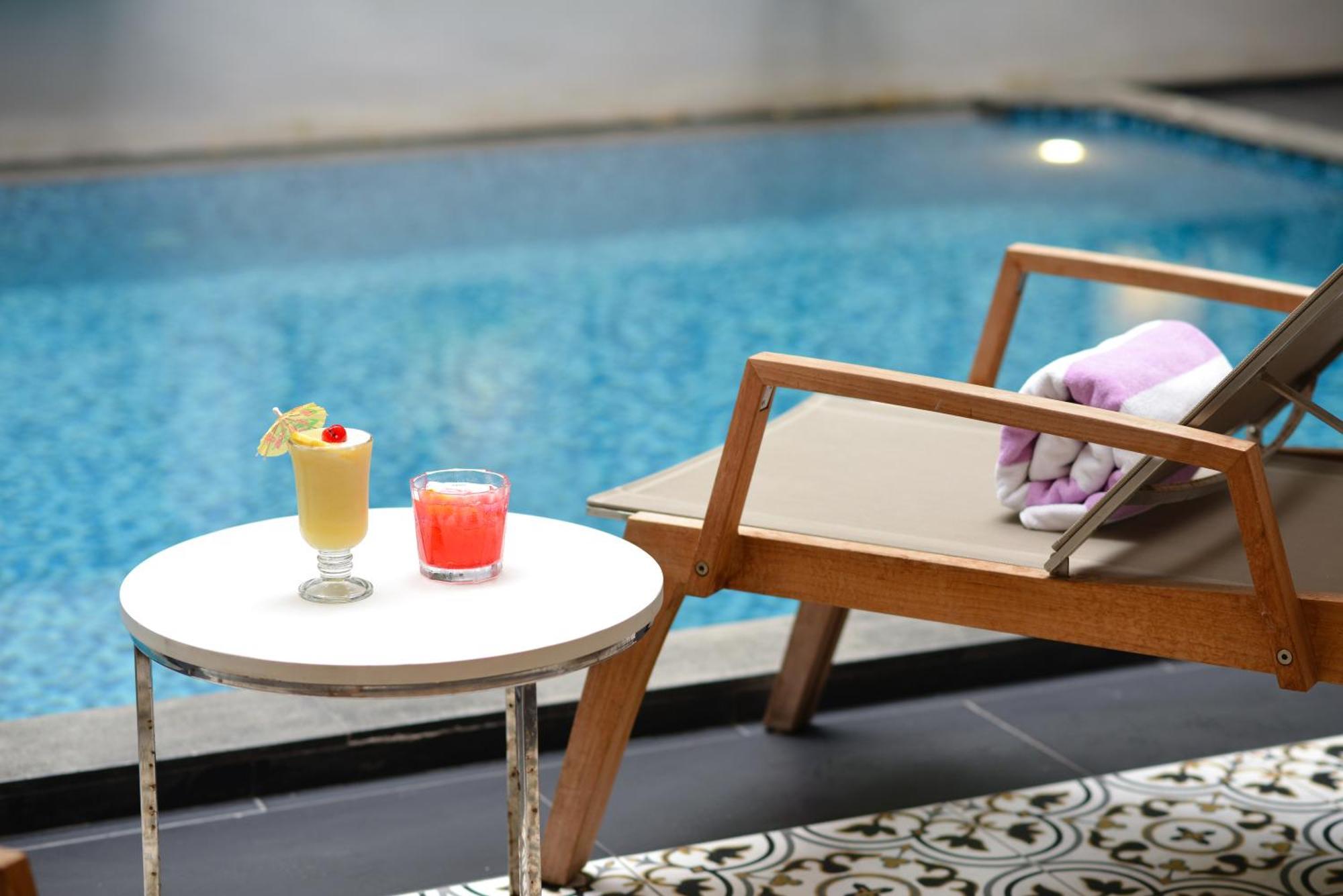 Villa De Pranakorn Μπανγκόκ Εξωτερικό φωτογραφία Swimming pool at the hotel